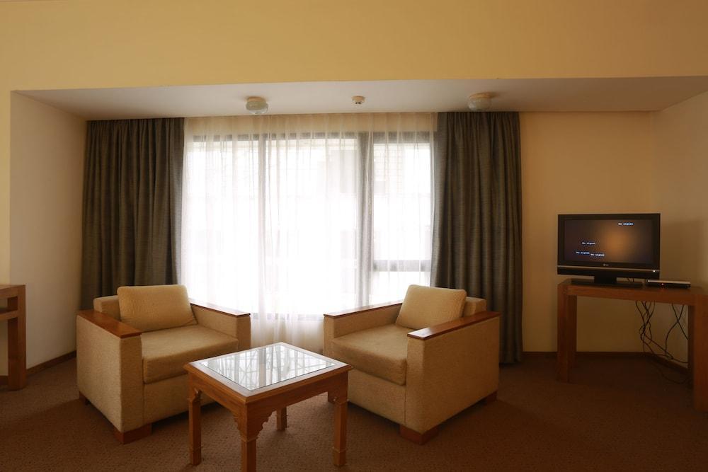 The Avenue Regent Hotell Kochi Exteriör bild