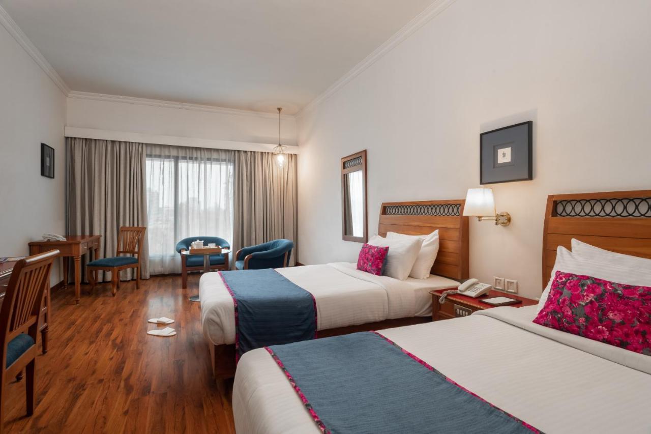 The Avenue Regent Hotell Kochi Exteriör bild