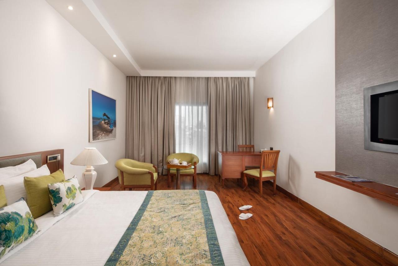 The Avenue Regent Hotell Kochi Exteriör bild