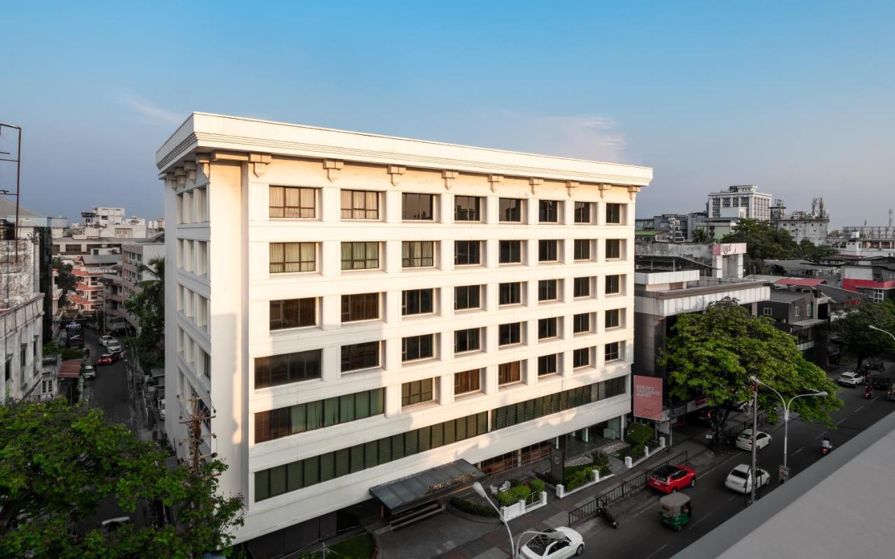 The Avenue Regent Hotell Kochi Exteriör bild