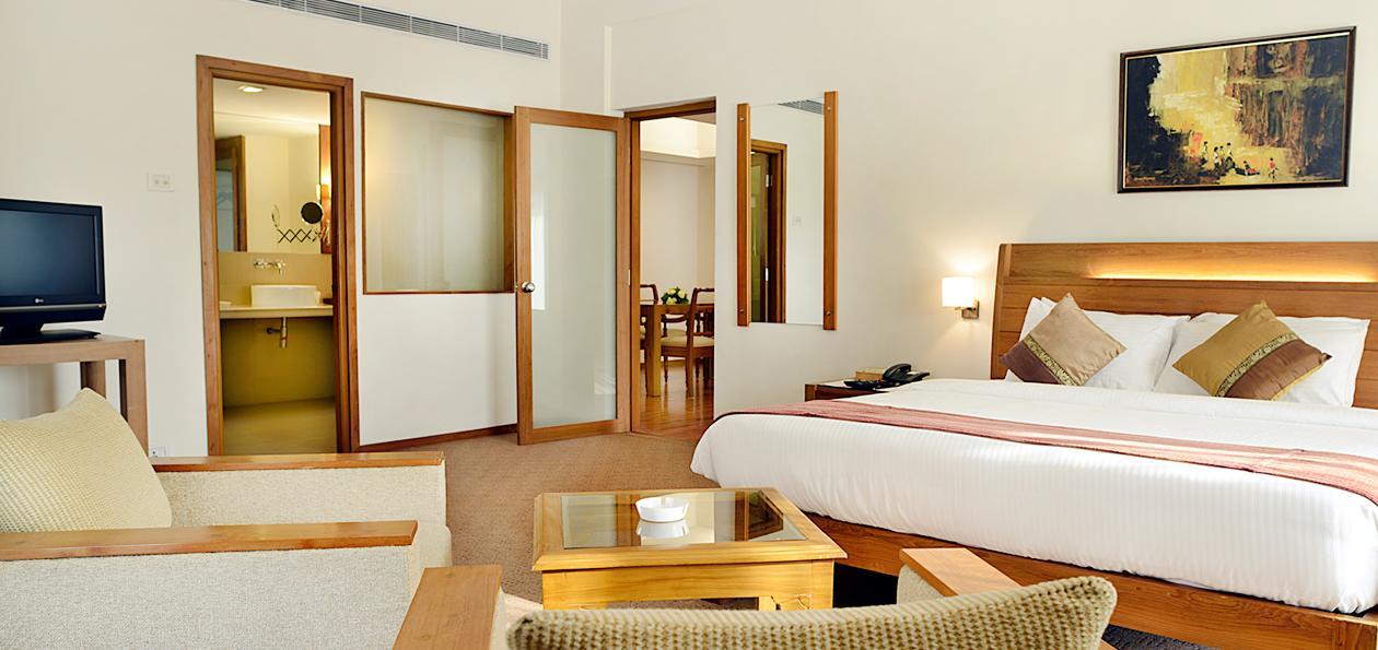 The Avenue Regent Hotell Kochi Exteriör bild