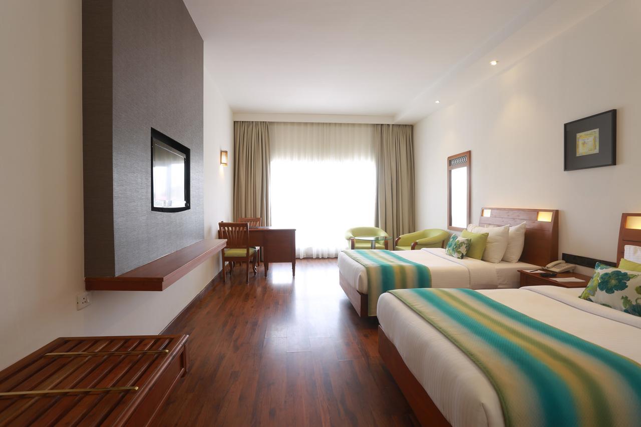 The Avenue Regent Hotell Kochi Exteriör bild